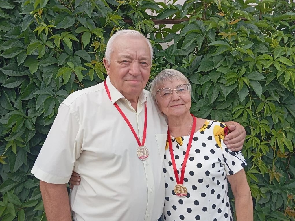 Одна биография на двоих.