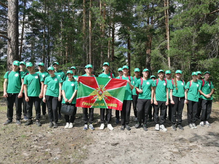 Юные друзья пограничников – участники летней краевой профильной смены «Юный патриот Алтая».